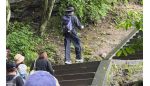 王星越回应爬山被全世界偶遇：好多人啊 